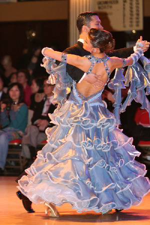 http://www.danceplaza.com/gallery/Piet_Rullens/Blackpool_Dance_Festival_2008/Ladies_Ballroom_Dresses/IMG_1855g.jpg