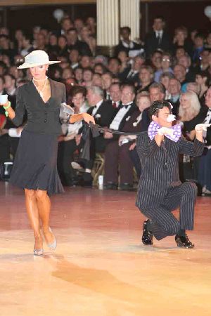 http://www.danceplaza.com/gallery/Piet_Rullens/Blackpool_Dance_Festival_2009/Professional_Invitation_Teammatch/IMG_2430g.jpg