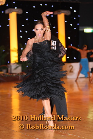 http://www.danceplaza.com/gallery/Rob_Ronda/2010_Holland_Masters/IDSF_Adults_Latin/10HMAdLa051g.jpg