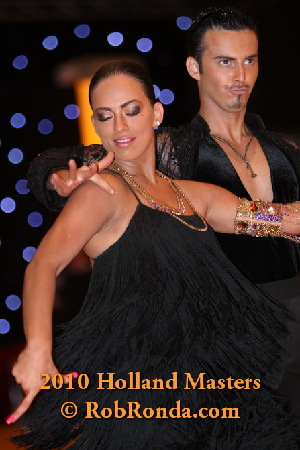 http://www.danceplaza.com/gallery/Rob_Ronda/2010_Holland_Masters/IDSF_Adults_Latin/10HMAdLa054g.jpg
