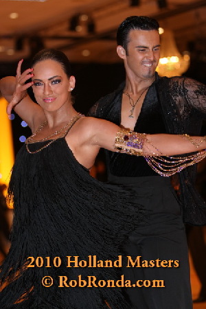 http://www.danceplaza.com/gallery/Rob_Ronda/2010_Holland_Masters/IDSF_Adults_Latin/10HMAdLa055g.jpg