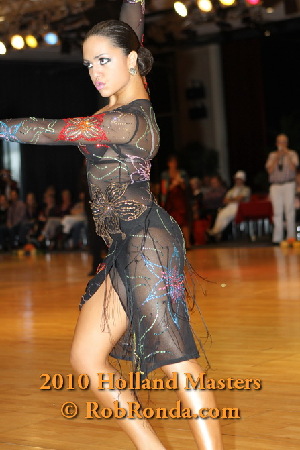 http://www.danceplaza.com/gallery/Rob_Ronda/2010_Holland_Masters/IDSF_Adults_Latin/10HMAdLa190g.jpg