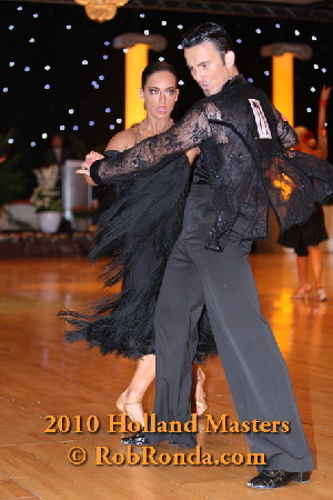 http://www.danceplaza.com/gallery/Rob_Ronda/2010_Holland_Masters/IDSF_Adults_Latin/10HMAdLa191g.jpg