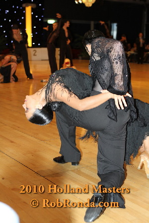 http://www.danceplaza.com/gallery/Rob_Ronda/2010_Holland_Masters/IDSF_Adults_Latin/10HMAdLa193g.jpg