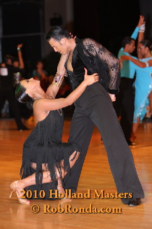 http://www.danceplaza.com/gallery/Rob_Ronda/2010_Holland_Masters/IDSF_Adults_Latin/10HMAdLa373g.jpg