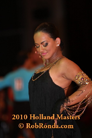 http://www.danceplaza.com/gallery/Rob_Ronda/2010_Holland_Masters/IDSF_Adults_Latin/10HMAdLa374g.jpg