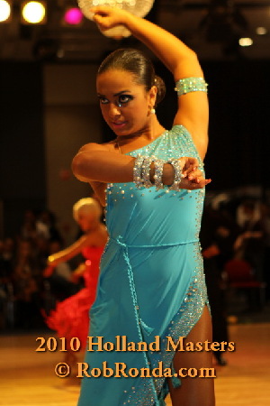 http://www.danceplaza.com/gallery/Rob_Ronda/2010_Holland_Masters/IDSF_Adults_Latin/10HMAdLa437g.jpg