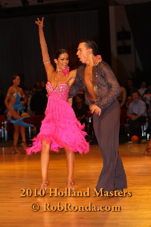 http://www.danceplaza.com/gallery/Rob_Ronda/2010_Holland_Masters/IDSF_Adults_Latin/10HMAdLa441g.jpg