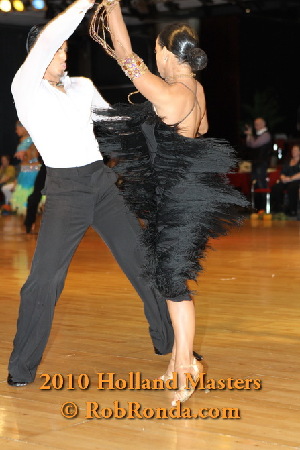 http://www.danceplaza.com/gallery/Rob_Ronda/2010_Holland_Masters/IDSF_Adults_Latin/10HMAdLa484g.jpg