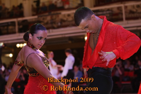 http://www.danceplaza.com/gallery/Rob_Ronda/Blackpool_Dance_Festival_2009/2nd_QH_Am_RS_La/09BP2QAmRSLa248g.JPG