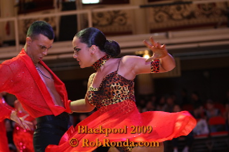 http://www.danceplaza.com/gallery/Rob_Ronda/Blackpool_Dance_Festival_2009/2nd_QH_Am_RS_La/09BP2QAmRSLa249g.JPG