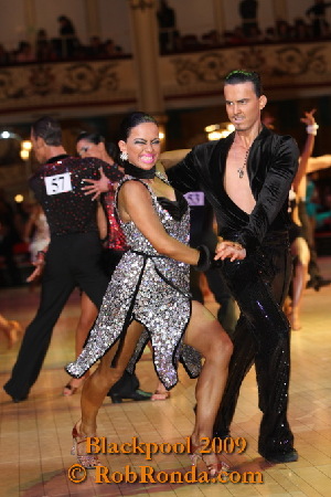 http://www.danceplaza.com/gallery/Rob_Ronda/Blackpool_Dance_Festival_2009/Under_21Y_Latin/09BPU21La229g.JPG