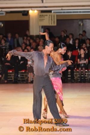 http://www.danceplaza.com/gallery/Rob_Ronda/Blackpool_Dance_Festival_2009/Under_21Y_Latin/09BPU21La464g.JPG